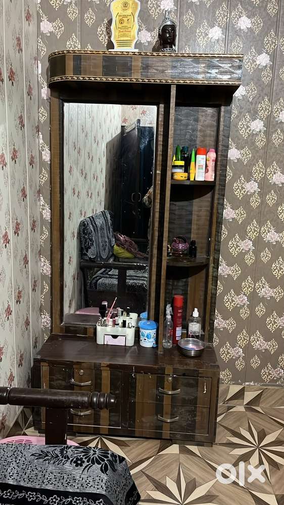Dressing table