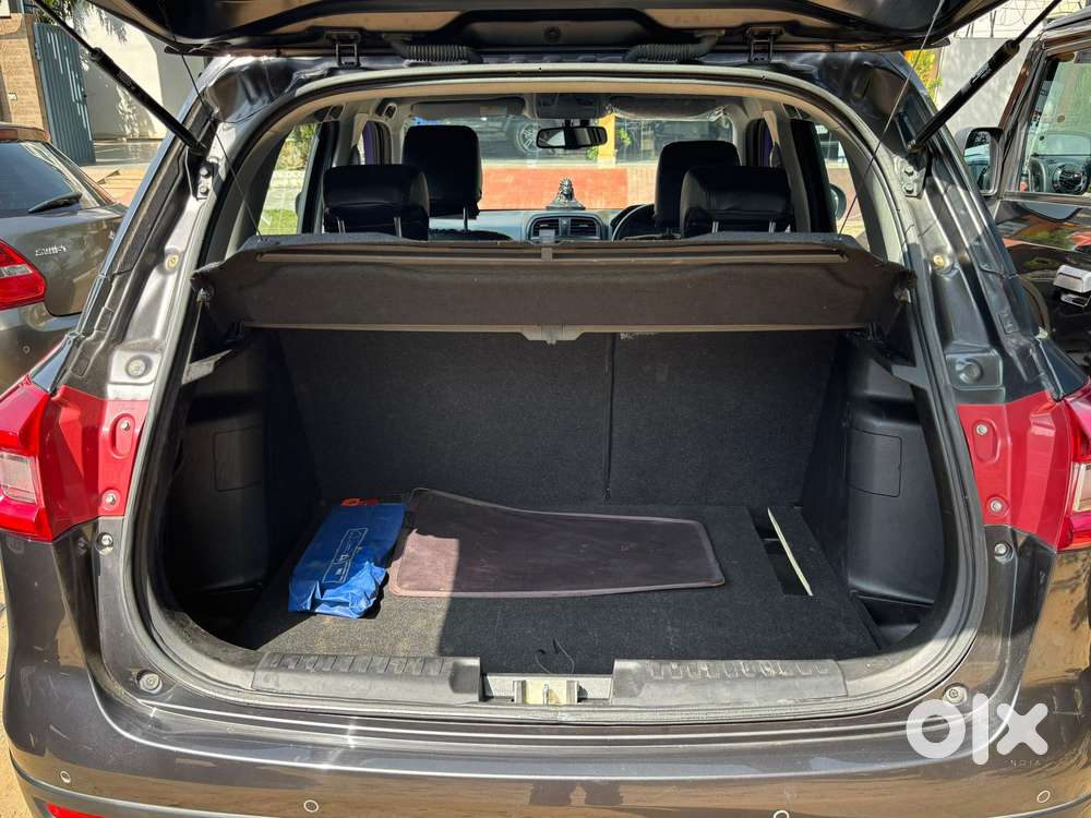 Maruti Suzuki Vitara Brezza Zxi+ Amt, 2022, Petrol