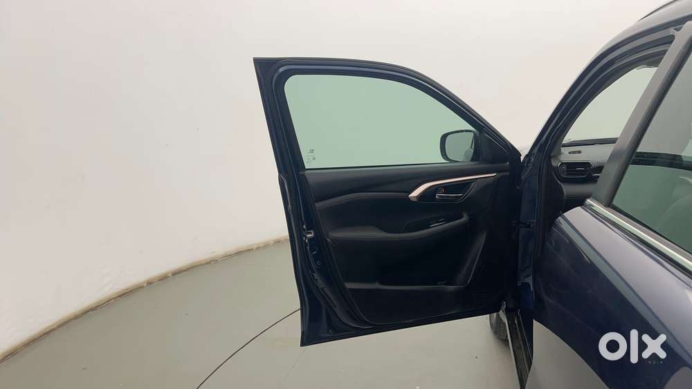 Maruti Suzuki Grand Vitara 1.5 Alpha Plus Intelligent Hybrid Ecvt, 2..
