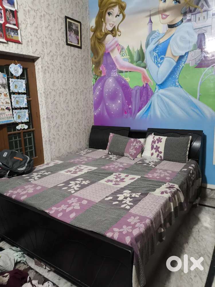 Bed woodan