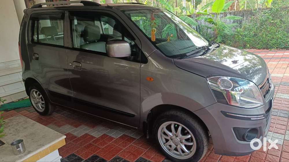 Still New Condition With 4 Alloy Wheel With Spoiler And Reverse Sensor