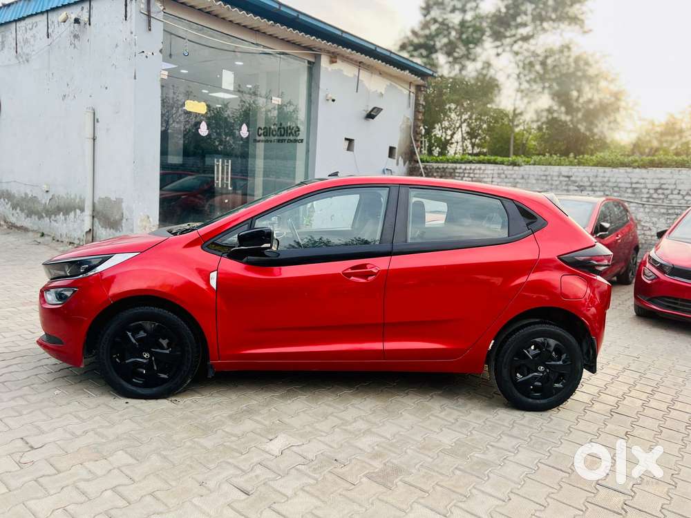 Tata Altroz, 2025, Petrol
