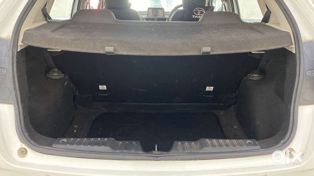 Tata Altroz 1.2 Xm Plus, 2022, Petrol