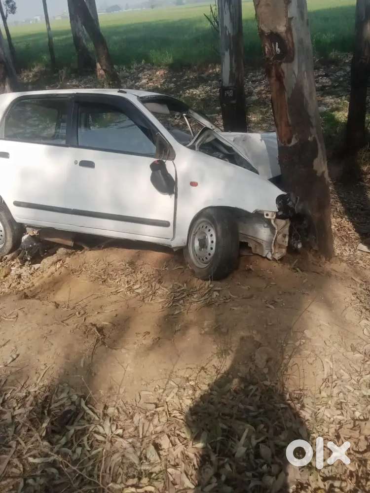 हमारे यहां पर एक्सीडेंट पासिंग खत्म वाहन कण्डम गड़िया कबाड़ में ले ते है