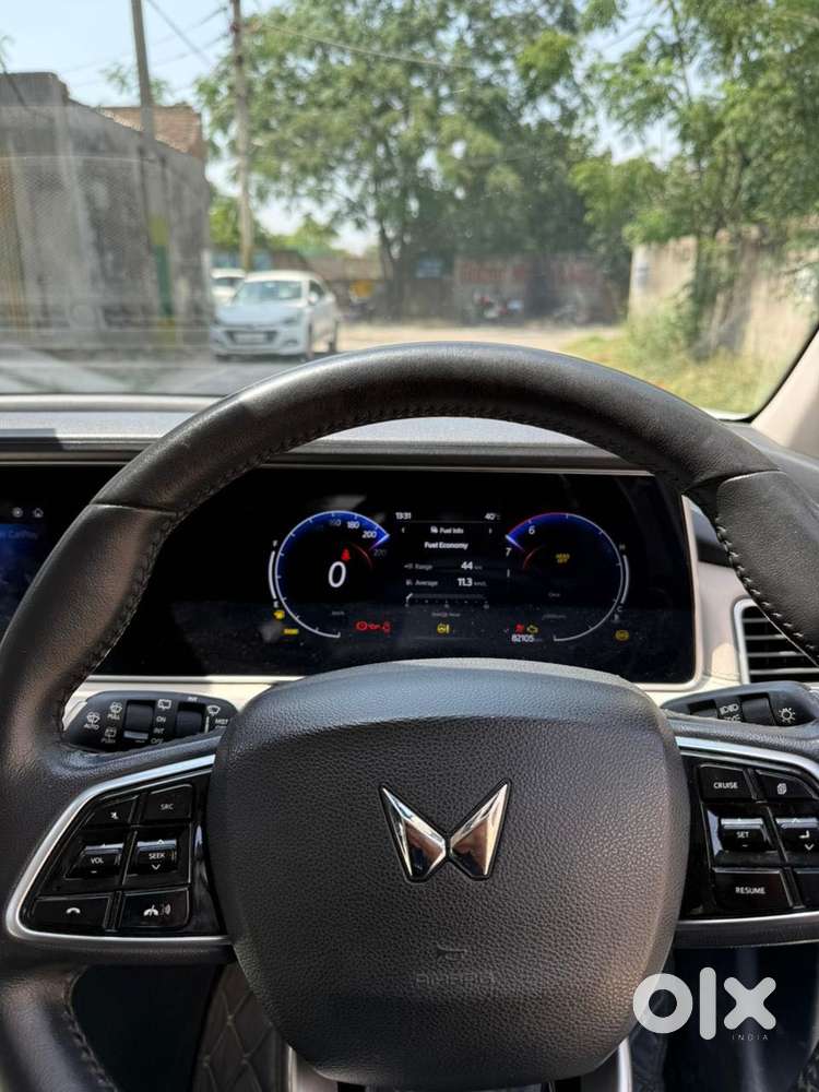 Mahindra Xuv700 2.2 Ax 7 Diesel Mt Luxury Pack Str, 2022, Diesel