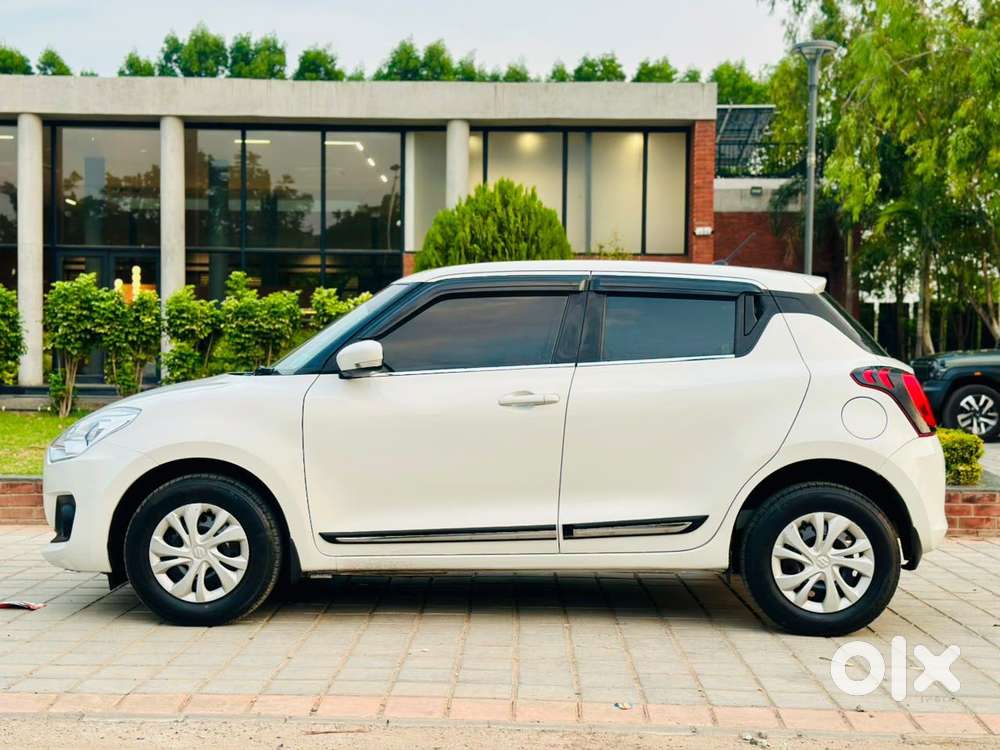 Maruti Suzuki Swift Vxi + Manual, 2023, Petrol