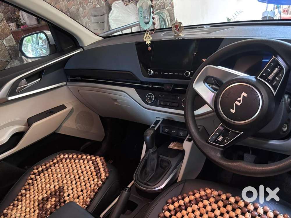 Kia Carens Petrol 2024 Premium Optional, 3 Years Under Company Warrant