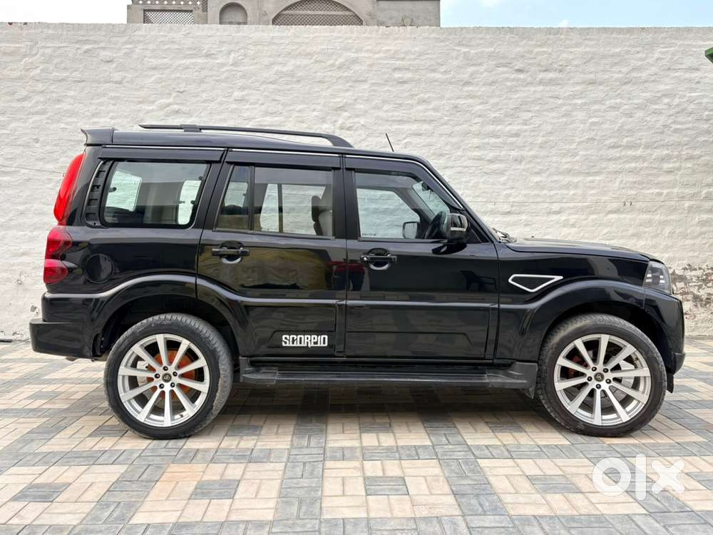 Mahindra Scorpio S11  Scorpio S9