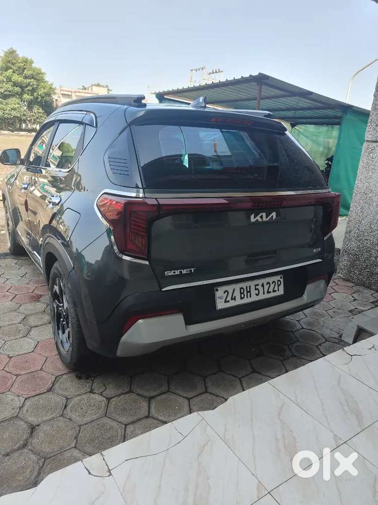 Kia Sonet Best Luxurious Clutless With Sunroof, Specious Car Available