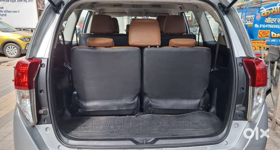 Toyota Innova Crysta 2.8 Gx At 8 Seater, 2017