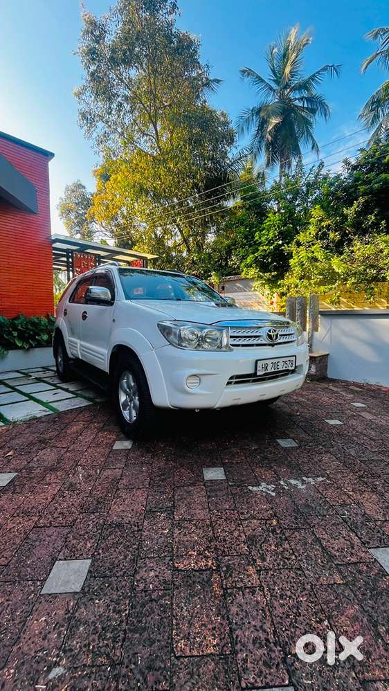 Toyota Fortuner Diesel 2011 Year