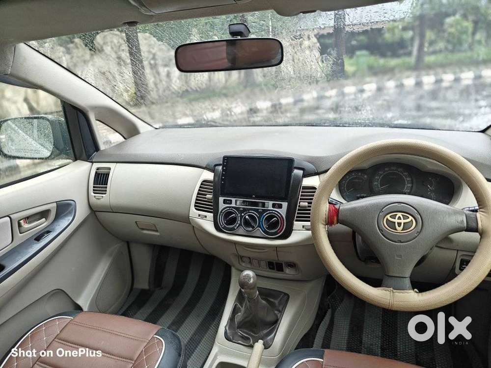 Toyota Innova 2009-2011 2.5 E 7 Str, 2010, Diesel