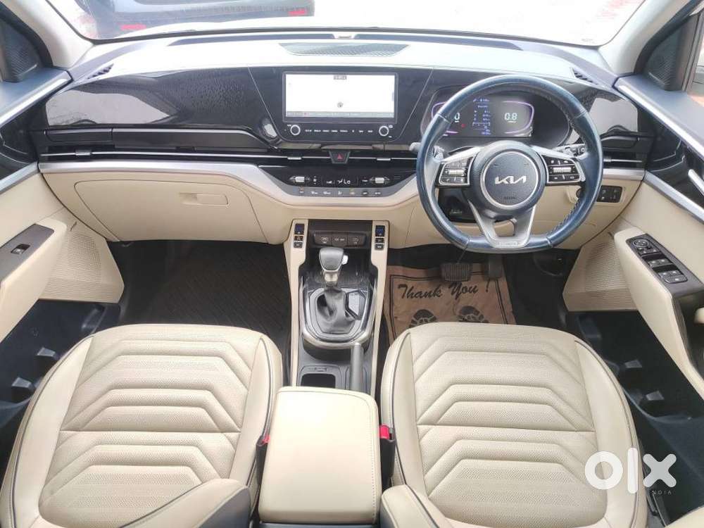 Kia Carens, 2023, Petrol