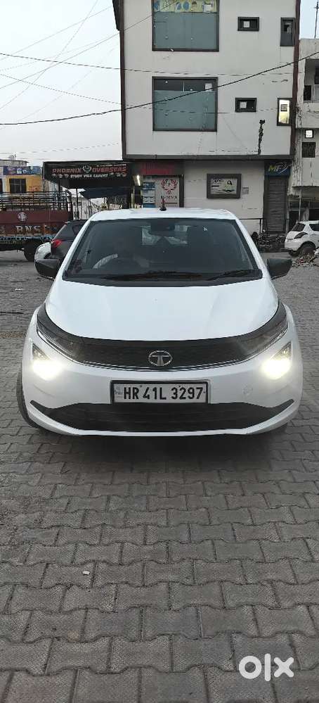 Tata Altroz Xz Petrol New Condition