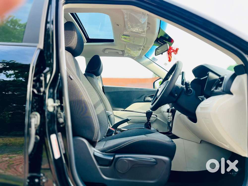 Mahindra Xuv 3xo Ax5 Pm Mt, 2026, Petrol