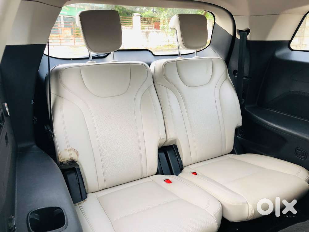 Mahindra Xuv700 2.2 Ax 7 Diesel At Luxury Pack Str Awd, 2022, Diesel