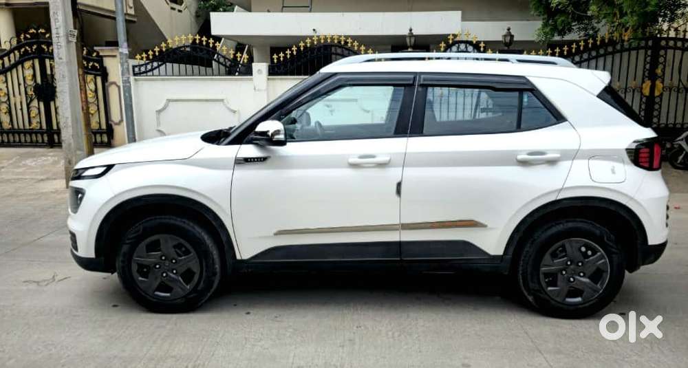 Hyundai Venue 1.2 S (o), 2024, Petrol