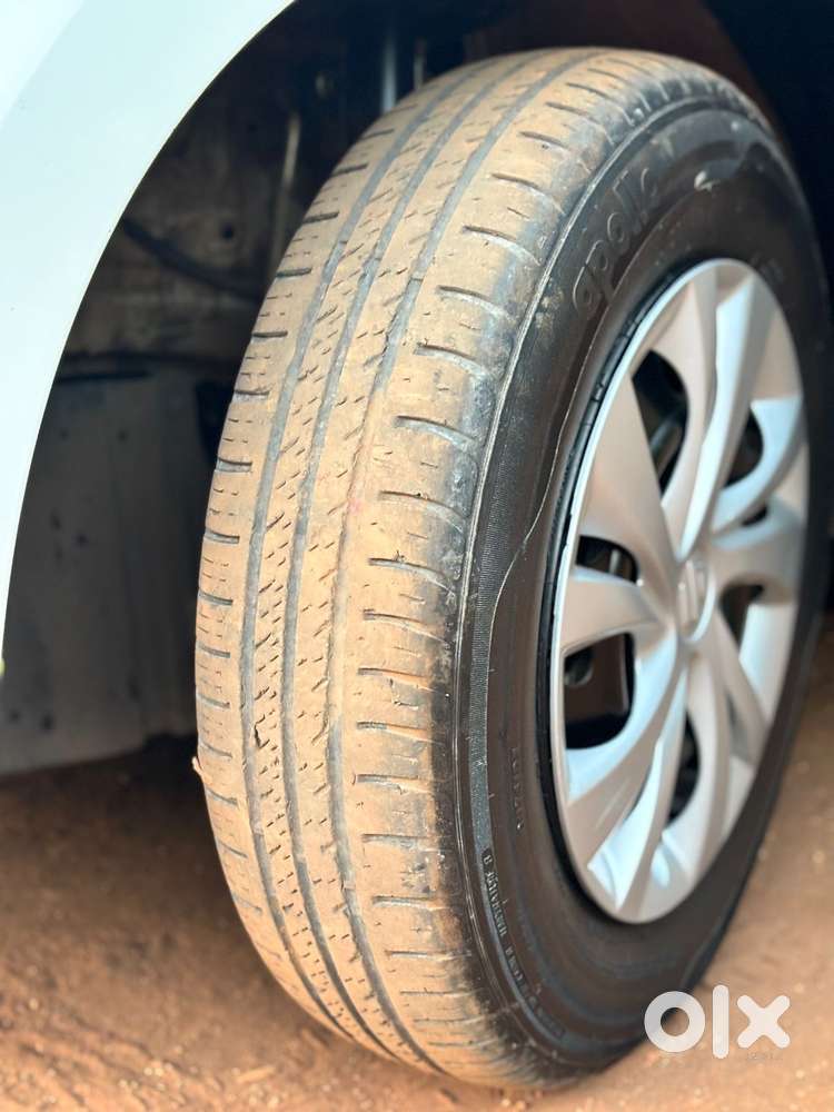 Maruti Suzuki Swift Vxi + Manual, 2024, Petrol