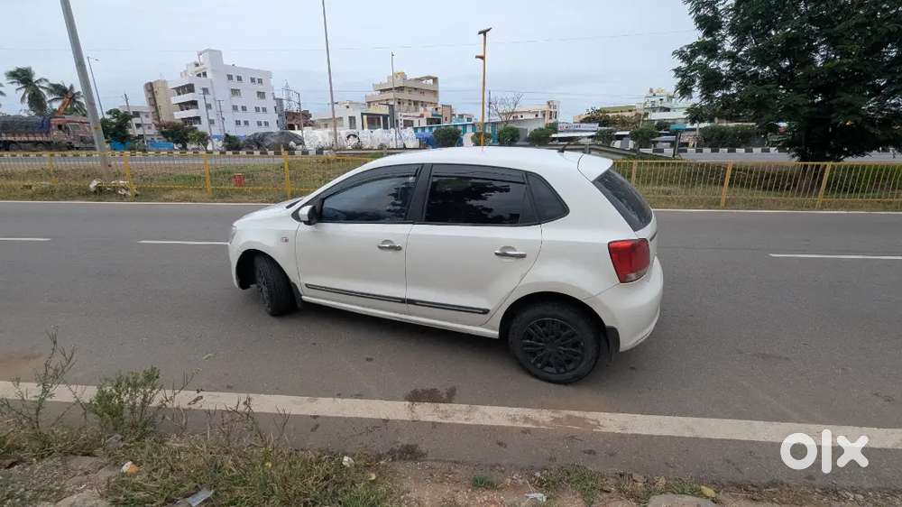 Volkswagen Polo Petrol Manual 2011
