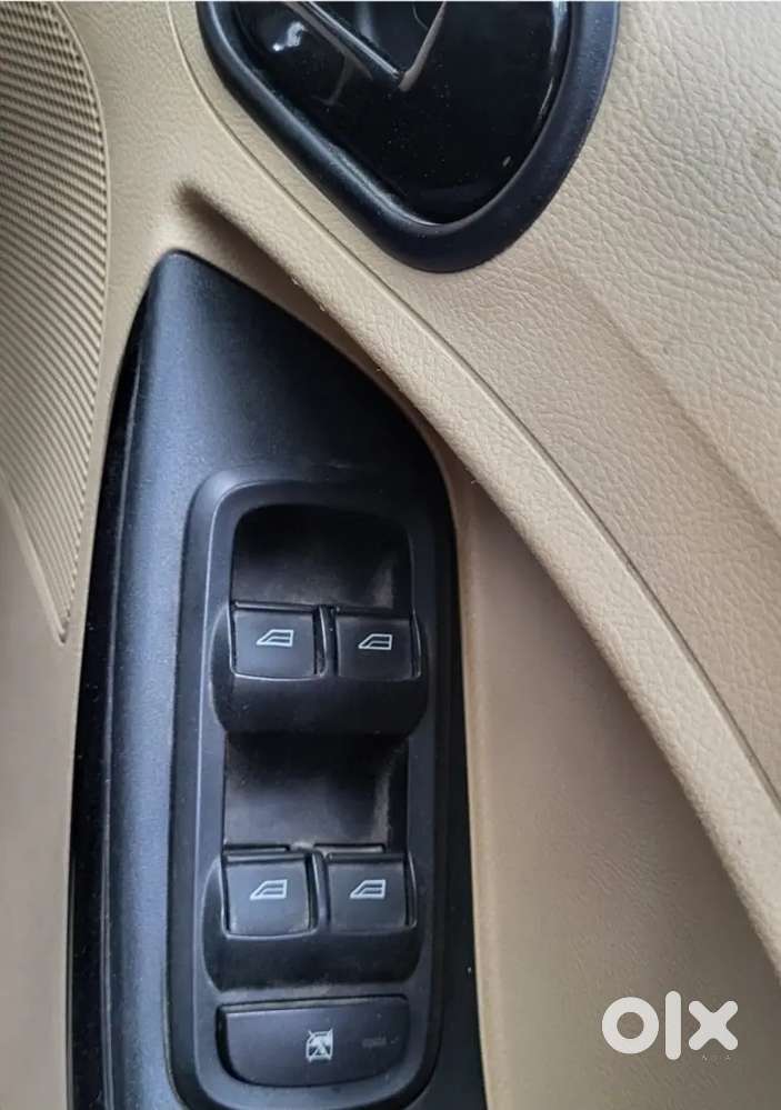 Ford Figo Aspire Petrol Cng On Papper
Running: 60000 Km.