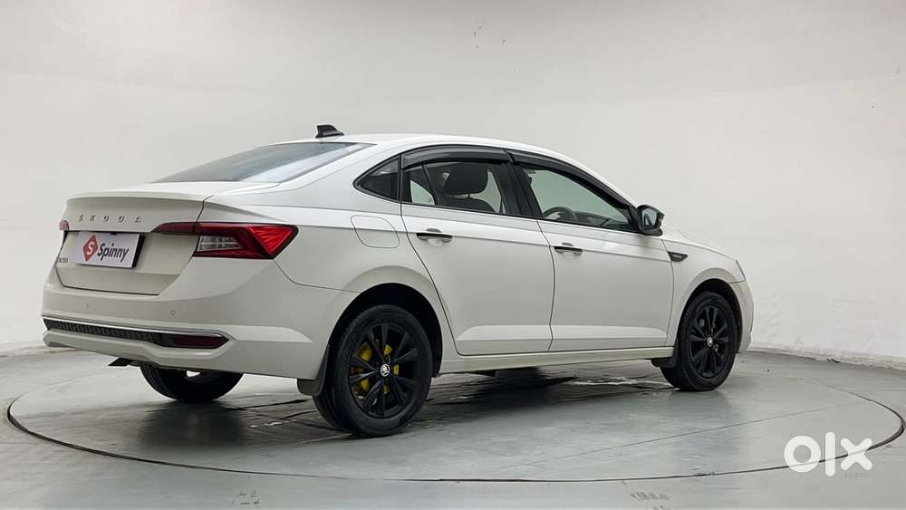 Skoda Slavia Style 1.0l Tsi At, 2022, Petrol