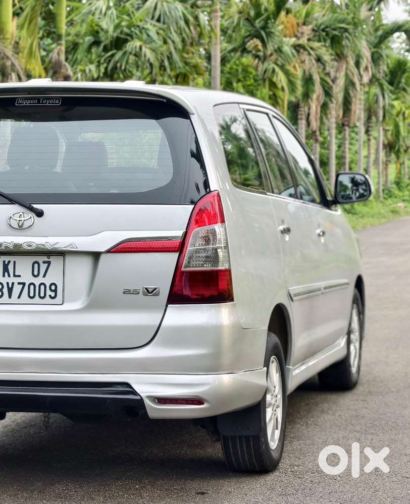 Toyota Innova 2012