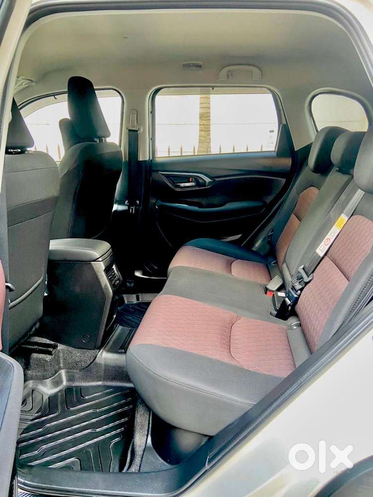 Maruti Suzuki Grand Vitara 1.5 Delta Smart Hybrid At, 2025, Petrol