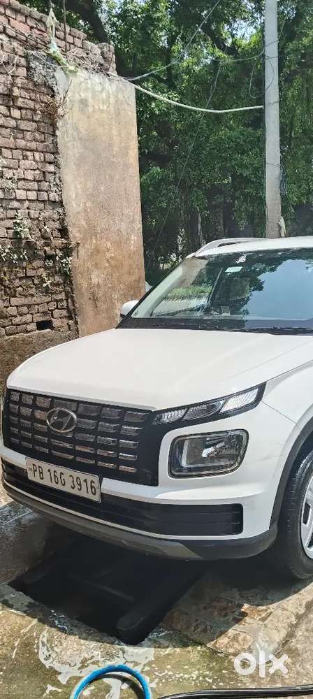 Hyundai New Venue 2022 Petrol 66000 Km Driven