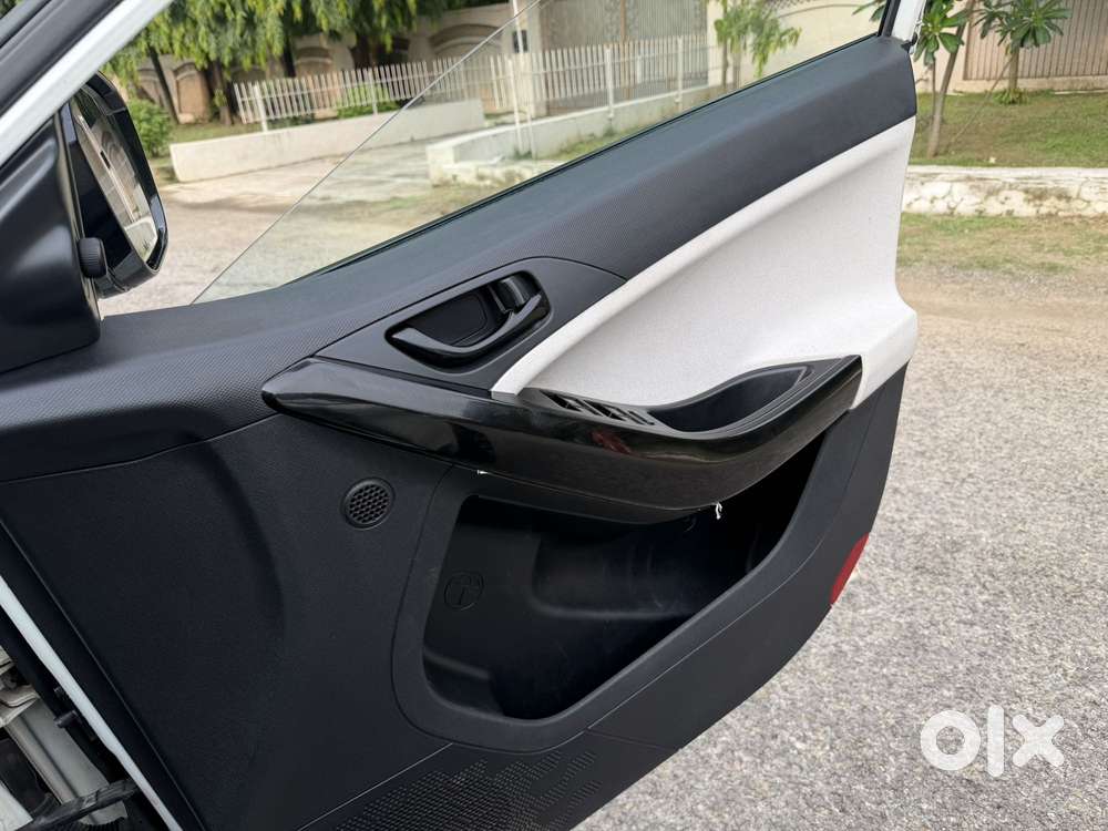 Tata Nexon Pure 1.2 Revotron Petrol 6 Mt, 2024, Petrol
