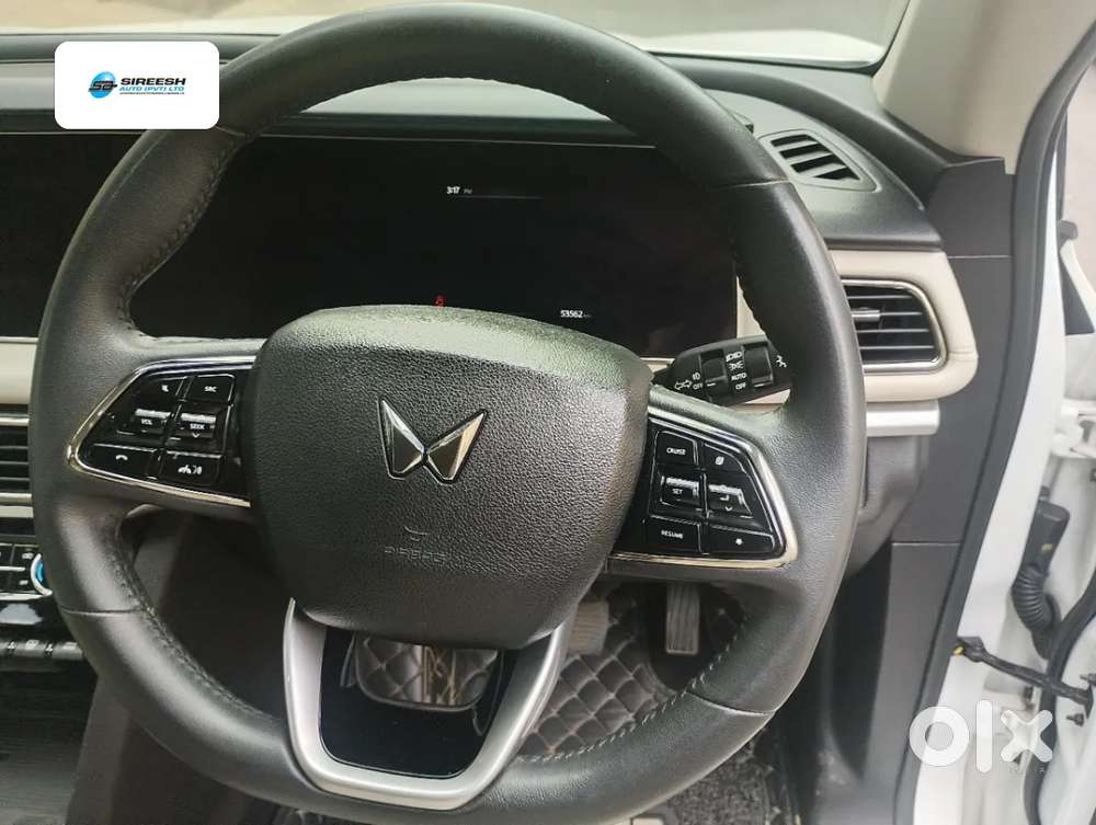 Mahindra XUV700 2.2 AX 7 Diesel MT Luxury Pack Str, 2024, Diesel