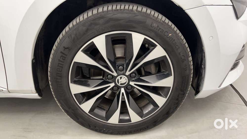 Skoda Superb L&k 1.8 Tsi At, 2023, Petrol