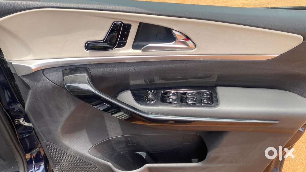 Mahindra Xuv700 2.0 Ax 7 Petrol At Luxury Pack Str, 2023, Petrol