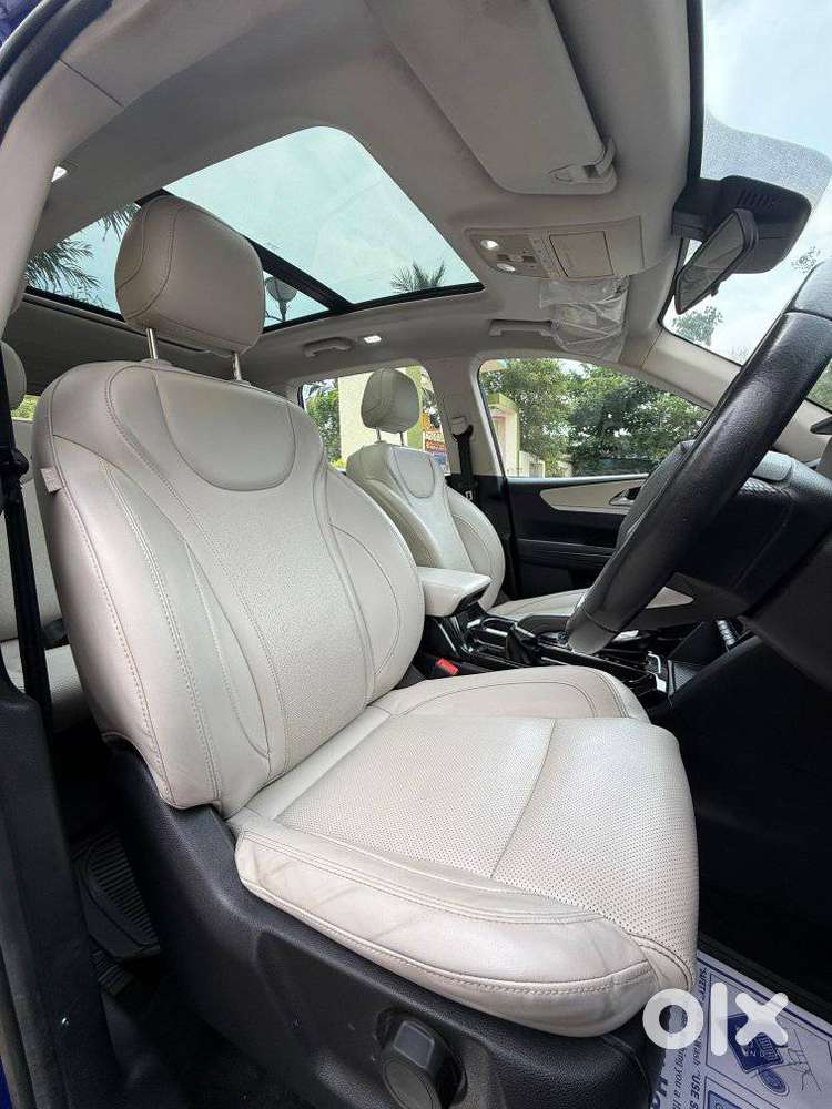 Mahindra Xuv700 2.0 Ax 7 Petrol At Str, 2022, Petrol