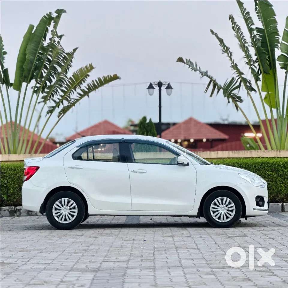 Maruti Suzuki Swift Dzire Amt Vxi, 2017, Petrol