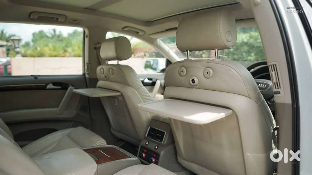 Well Maintained White Audi Q7.