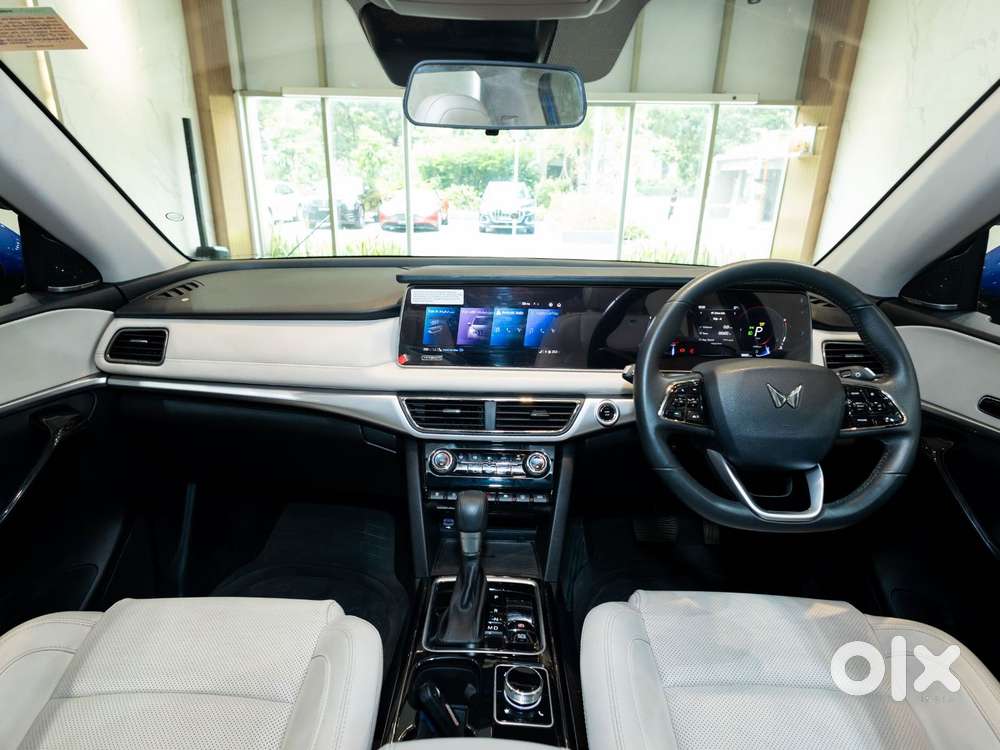 Mahindra Xuv700 2.2 Ax 7 Diesel At Luxury Pack Str, 2025, Diesel