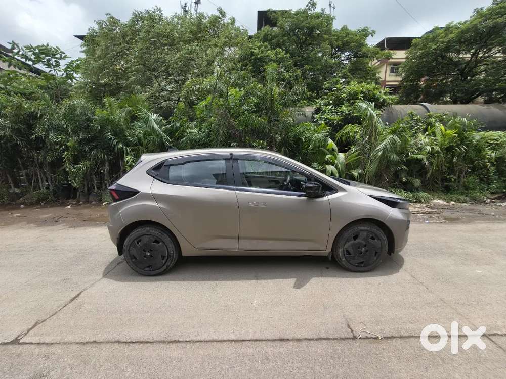 Tata Altroz Creative Petrol Automatic 2025