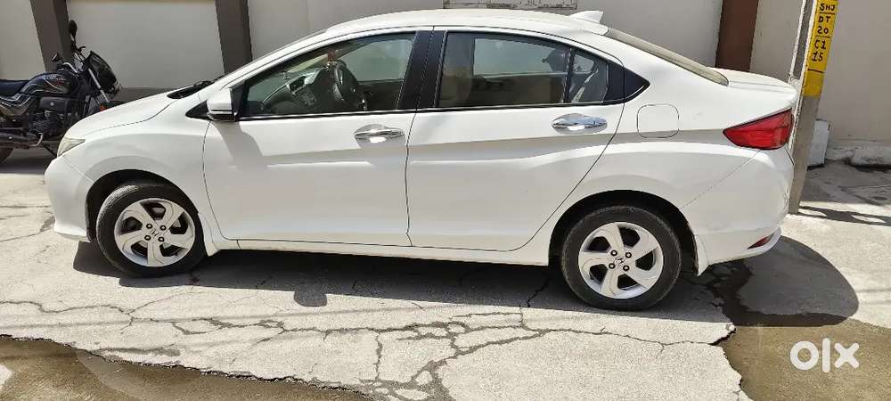 Honda City V ( Petrol + Cng )