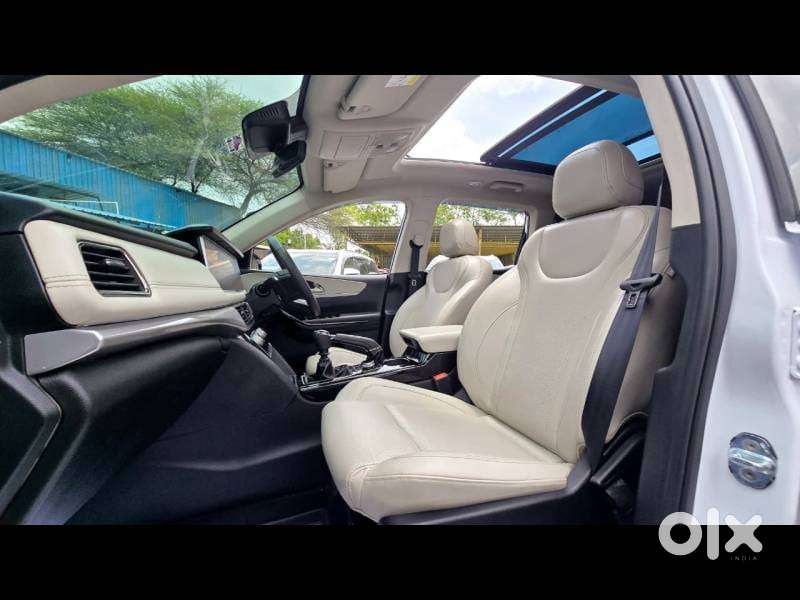 Mahindra Xuv700 2.2 Ax 7 Diesel Mt Str, 2025, Diesel