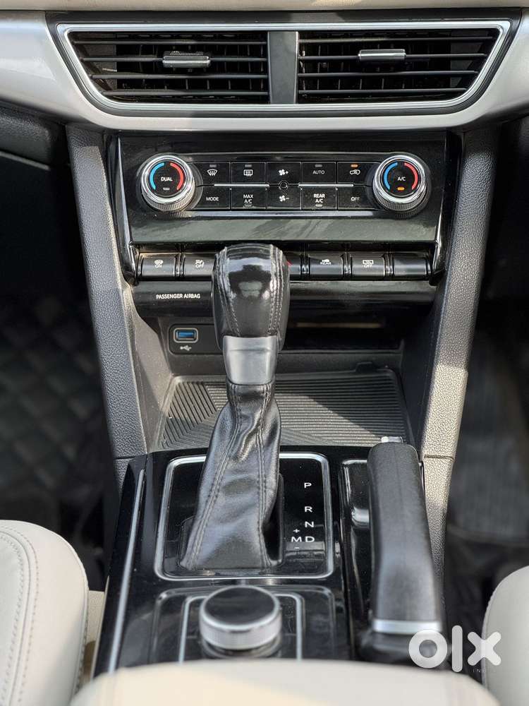 Mahindra Xuv700 2.0 Ax 7 Petrol At Str, 2022, Petrol