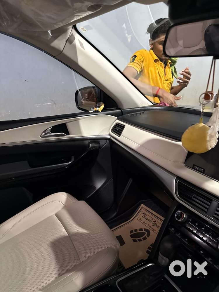 Mahindra Xuv700 2.2 Ax 7 Diesel At Luxury Pack Str, 2024, Diesel