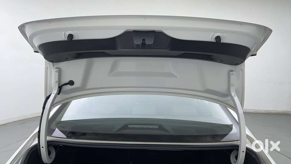 Skoda Slavia Ambition 1.0l Tsi At, 2023, Petrol