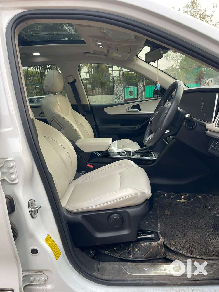 Mahindra Xuv700 2.2 Ax 7 Diesel At Luxury Pack Str Awd, 2023, Diesel