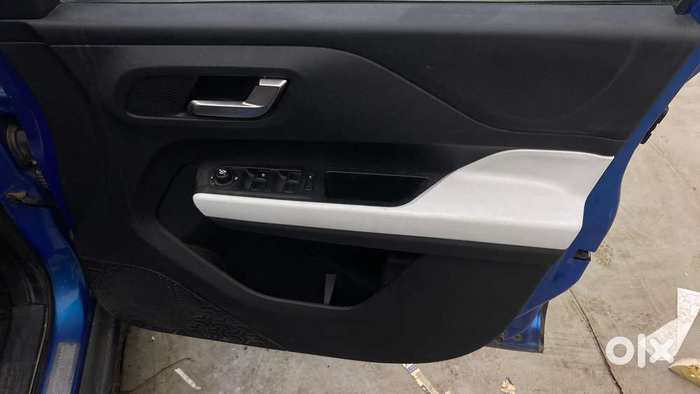 Tata Punch 1.2 Revotron Creative Amt Dual Tone, 2022, Petrol