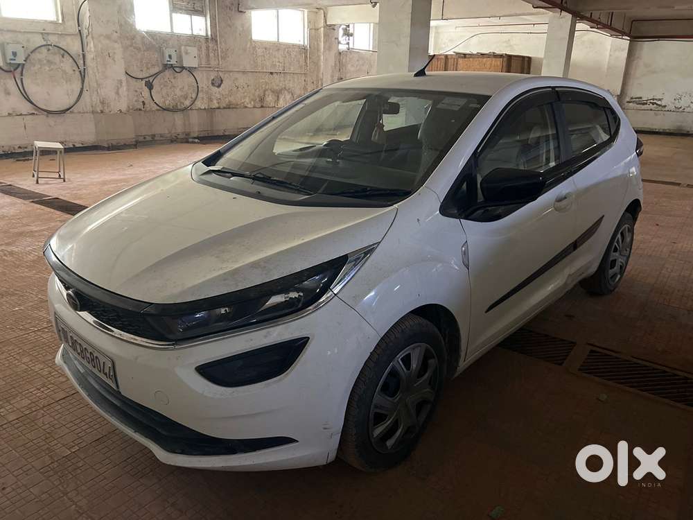Tata Altroz Petrol 2024