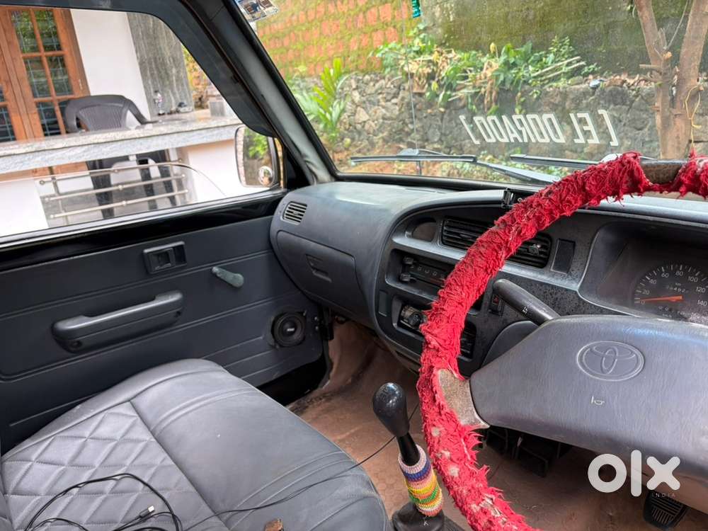 2002 Toyota Qualis Diesel 10 Seater