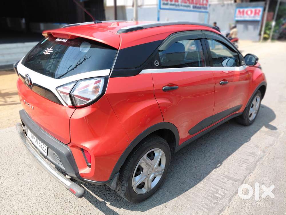 Tata Nexon 1.5 Revotorq Xza Plus Dual Tone Roof Amt (s), 2023, Petro..