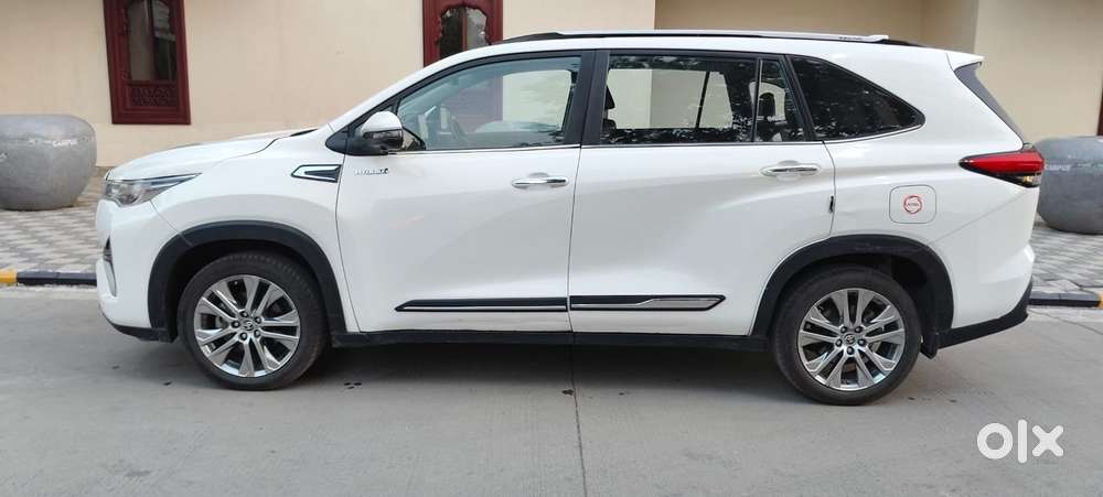 Toyota Innova Hycross 2.0 Zx Hybrid 7 Str, 2023, Petrol