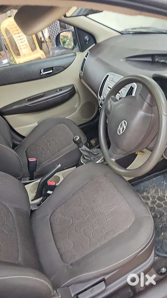 Hyundai I20 2011 Petrol 49000 Km Driven Alloy Wheels New Tyres