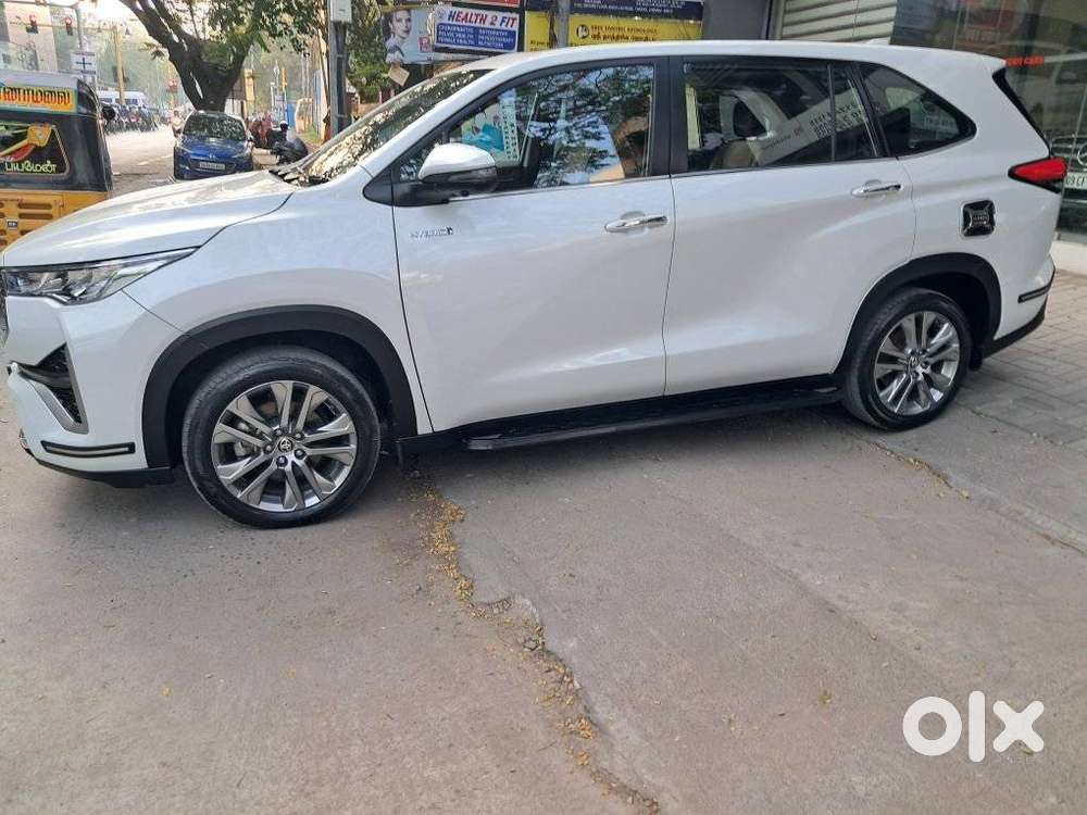 Toyota Innova Hycross 2.0 Zx Hybrid 7 Str, 2024, Petrol